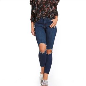 ✴️ NWT Free People Hi-rise busted knee jean sz 25